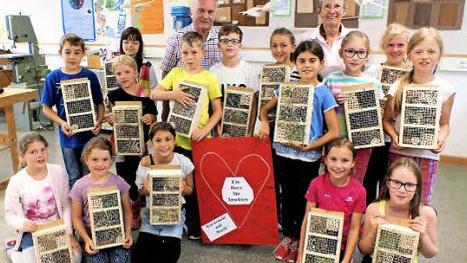Viele kleine Wohnungen für Insekten entstanden bei der Aktion in der Sander Grundschule. Foto: Alfons Beuerlein