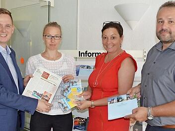 Die Werbung für Tourismusmagneten und Veranstaltungen soll für beide Seiten kostenlos sein, sind sich (v.l.) Tobias Ehrlicher, Stine Michel, Kerstin Heß und Holger Obst einig.  Foto: G. Bertram