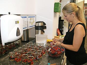 Anna-Franziska Kerzinger engagiert sich gerne ehrenamtlich im Mehrgenerationenhaus in Haßfurt. Besonders gern arbeitet sie mit Kindern und behinderten Menschen.  Fotos: Sabine Weinbeer
