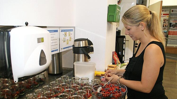 Anna-Franziska Kerzinger engagiert sich gerne ehrenamtlich im Mehrgenerationenhaus in Haßfurt. Besonders gern arbeitet sie mit Kindern und behinderten Menschen.  Fotos: Sabine Weinbeer