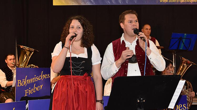 Daniela Reh und Michael Selig ließen ihre schönen Stimmen bei vielen Liedern erklingen.