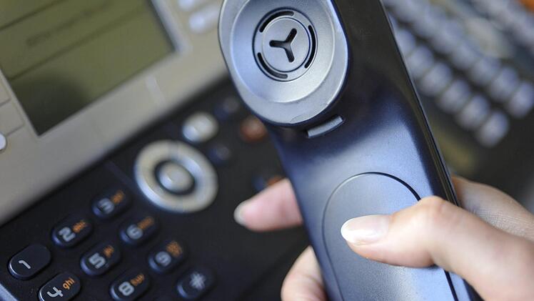 Ist das Diensttelefon auf die Privatnummer umgestellt, kann einen das in echte Erklärungsnöte bringen. Symbolbild: Marc Müller/dpa