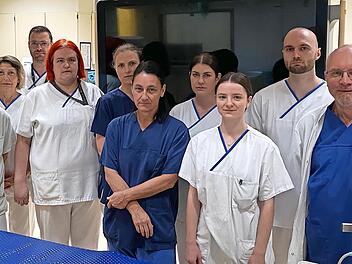 Chefarzt Dr. Constantin Zühlke (r.) mit seinem Team vom Thrombektomie-Zentrum am Klinikum Lichtenfels
