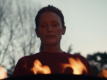 Im Apple-Film "Echo Valley", einer Mischung aus Familiendrama und Thriller, spielt Oscar-Preisträgerin Julianne Moore die Mutter einer schwierigen jungen Frau (Sydney Sweeney), die in einer Notsituation über sich hinauswachsen muss.