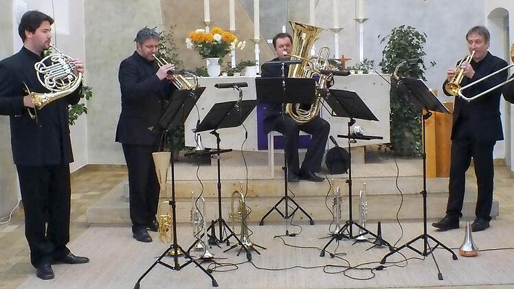 Das Ensemble "Classic Brass" während seines Konzertes in der Auferstehungskirche in Poppenlauer Foto: Björn Hein