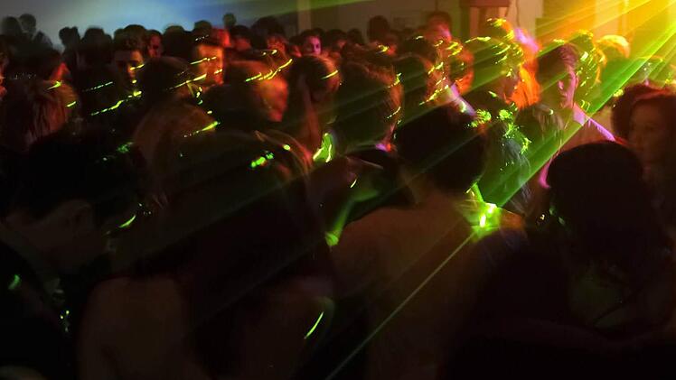 Alkohol und laute Musik scheinen aggressiv zu machen. Symbolfoto: imago/imagebroker
