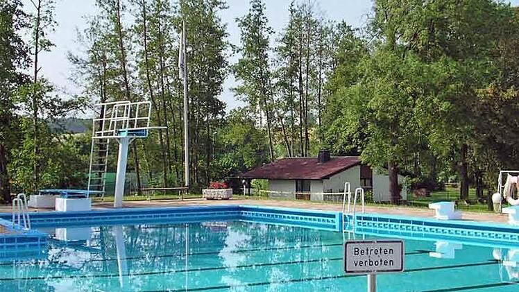 Das Freibad in Himmelkron, wo sich der tragische Unfall ereignet hat. Foto: Archiv
