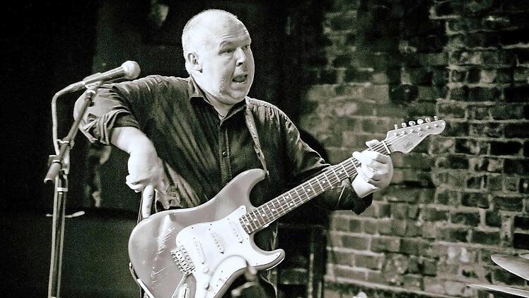 Der berühmte irische Bluesrockgitarrist Rory Gallagher war begeistert von Paul Rose. Am 1. März will der Gitarrist das Publikum im "TECnet Zentrum" in Burkersdorf von seinen Qualitäten überzeugen.  Foto: privat