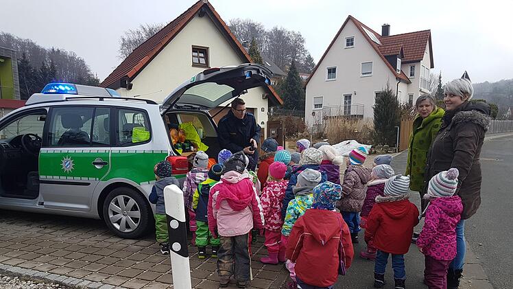 Auch die Polizei war in der Kinderburg zu Gast.Petra Malbrich
