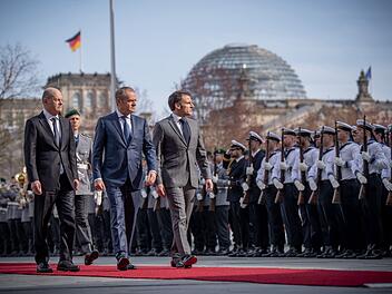 Kanzler Scholz empf&auml;ngt Tusk und Macron