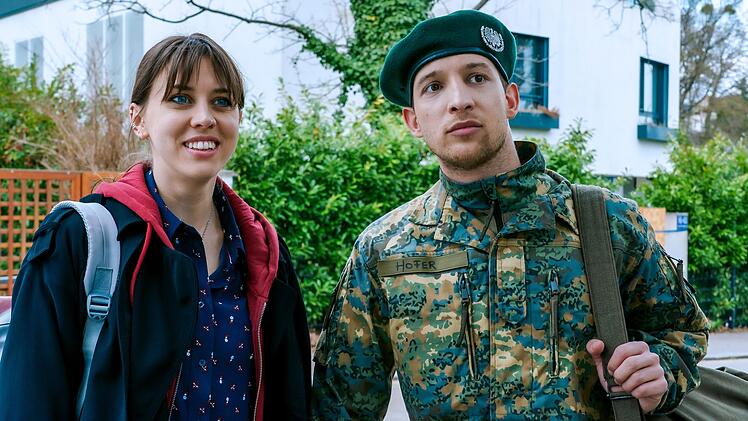 Hedwig Schaller (Alina Schaller) und Andreas Hofer (Julian Pichler) lieben sich. Was eigentlich ein Grund zur Freude sein sollte, stiftet in der Kom&ouml;die von BR und ORF reichlich Chaos.