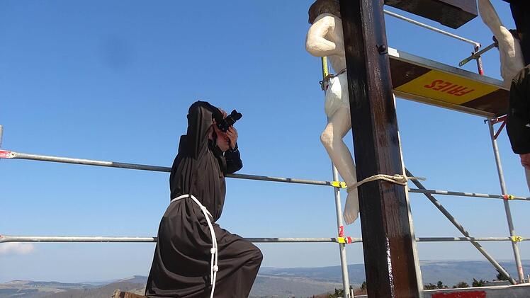 Pater Stanislaus auf Fototour. Foto: Marion Eckert