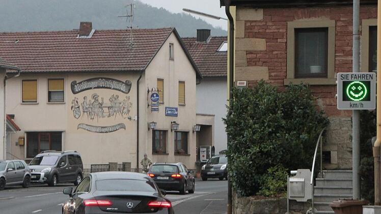 Autofahrer bekommen seit kurzem ein digitales Lächeln geschenkt, wenn sie in der Nüdlinger Ortsdurchfahrt mit angepasster Geschwindigkeit fahren.Heike Beudert