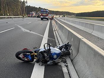 T&ouml;dlicher Unfall auf der A6 bei Kammerstein: Motorradfahrer (63) stirbt nach Kollision