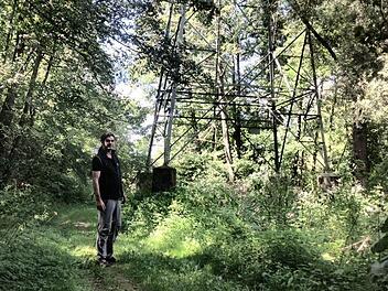 Um bei allen Fragen nicht den Überblick zu verlieren, muss Leopold hinaus. Ins Grüne. Fotos: Nikolas Pelke