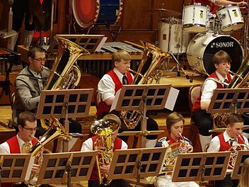 Das Kreisjugendblasorchester beim Jubiläumskonzert.  Fotos: Klaus Werner