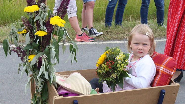 Sehr kreativ waren die Fortbewegungsmittel beim Festumzug