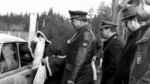 Der Nikolaus beschenkte die DDR-Bürger. Foto: Archiv