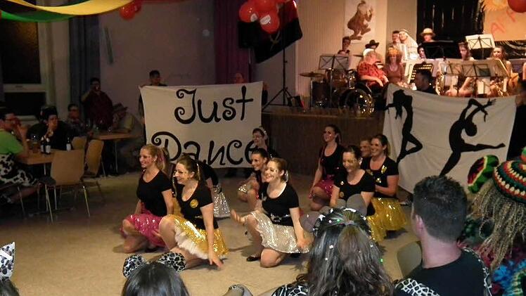 Die Mädels von "Just Dance" (Ebenhausen). Foto: Stefan Geiger