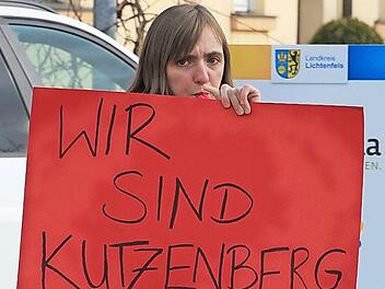 Bei einer Demonstration am 10. März protestierten Mitarbeiter des Bezirksklinikums in Lichtenfels gegen die Schließungen in Kutzenberg. Fotos: Tobias Kindermann