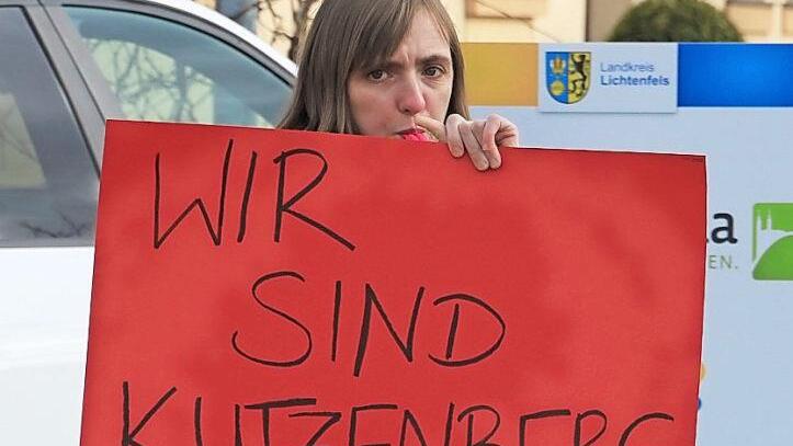 Bei einer Demonstration am 10. März protestierten Mitarbeiter des Bezirksklinikums in Lichtenfels gegen die Schließungen in Kutzenberg. Fotos: Tobias Kindermann