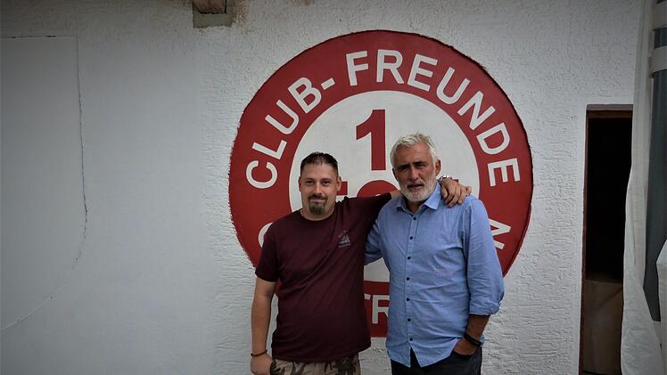 FCN-Fan Bernd Hahn (links) kann sich beim Bundesliga-Start Ende September Fans im Stadion vorstellen, Ex-Profi Jörg Dittwar (rechts) vorerst eher nicht. Foto: BR-Archiv
