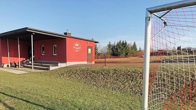 Der FC Nordhalben wird seine Flutlichtanlage erneuern und auch Ballfangz&auml;une aufstellen.