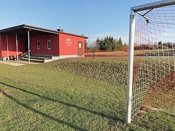 Der FC Nordhalben wird seine Flutlichtanlage erneuern und auch Ballfangzäune aufstellen.