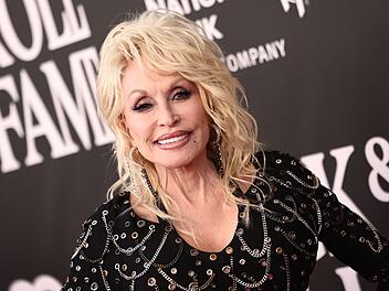 Country-Ikone Dolly Parton f&uuml;hlt sich noch nicht fit genug, um auf die B&uuml;hne zu treten.