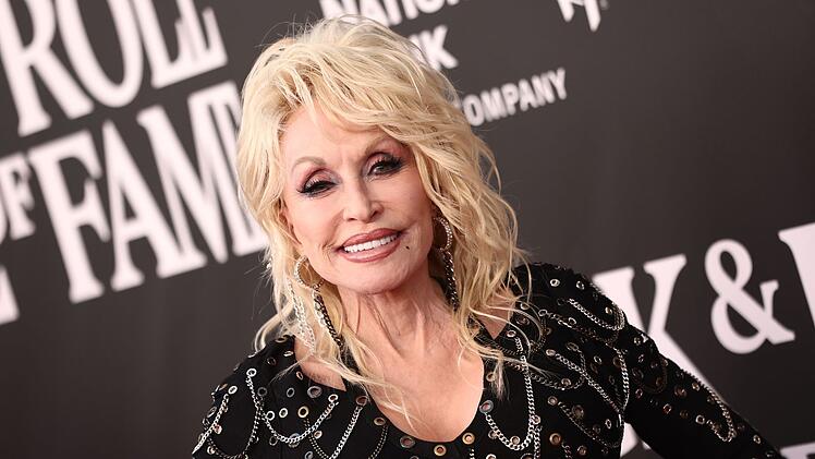 Country-Ikone Dolly Parton f&uuml;hlt sich noch nicht fit genug, um auf die B&uuml;hne zu treten.