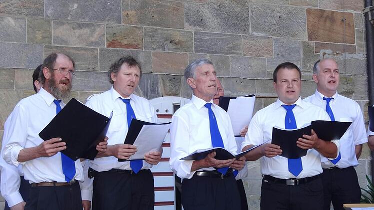 Der "Liederkranz" Heilgersdorf ist noch ein reiner Männerchor. Foto: Johanna Eckert