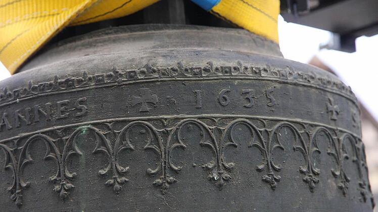 Die älteste Glocke in der Leutenbacher Kirche.