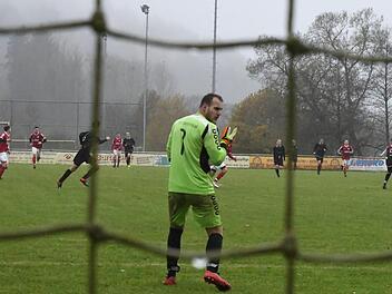 Dreimal zurückblicken musste Oberthulbas Torwart Julian Reusch im Spiel gegen Bad Brückenau.Hopf
