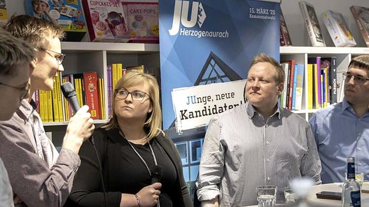 Max Stark, Simon Dummer, Valentina Tischler, Tilmann Kuban und Konrad Körner (v. l.) diskutierten über die Stadtentwicklung.     Foto: Sänger
