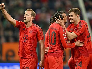 Jubeln Harry Kane (links) und seine Mitspieler vom FC Bayern bald bei RTL? Die Bertelsmann-Tochter kauft Sky Deutschland.