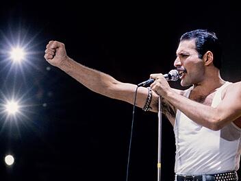Freddie Mercury beim legendären "Live Aid" Konzert 1985 in London. Hatte der Frontmann von "Queen" sich damals schon mit HIV angesteckt?