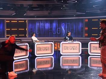 "Man merkt Charakter", sagt Herrmann und wirft sich seinem künftigen Schützling Cyrill ("Ich bin schockverliebt") regelrecht vor die Füße.