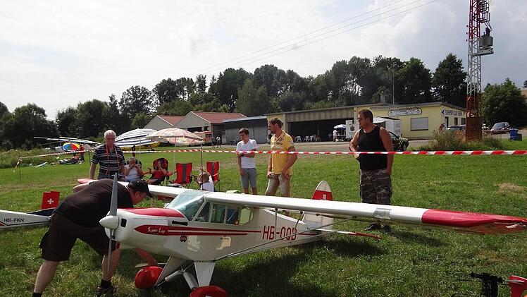 Im Himmel als auch auf der Erde konnten die Besucher die Fluggeräte bestaunen.