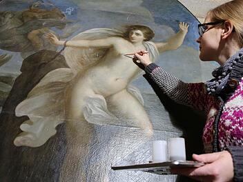 Irgendwo versteckt in Forchheim werden derzeit die Gemälde aus dem Marmorsaal von Schloss Weissenstein in Pommersfelden restauriert. Foto: Barbara Herbst