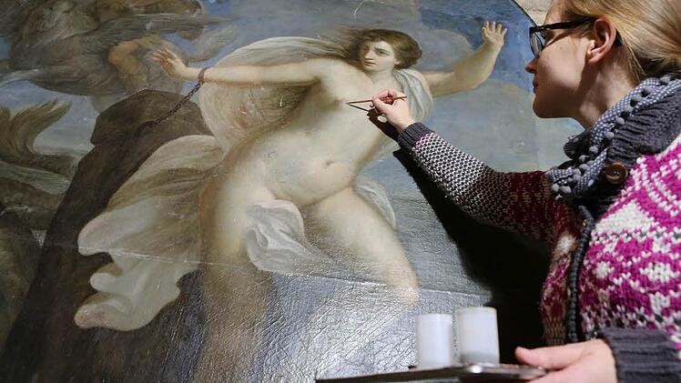 Irgendwo versteckt in Forchheim werden derzeit die Gemälde aus dem Marmorsaal von Schloss Weissenstein in Pommersfelden restauriert. Foto: Barbara Herbst