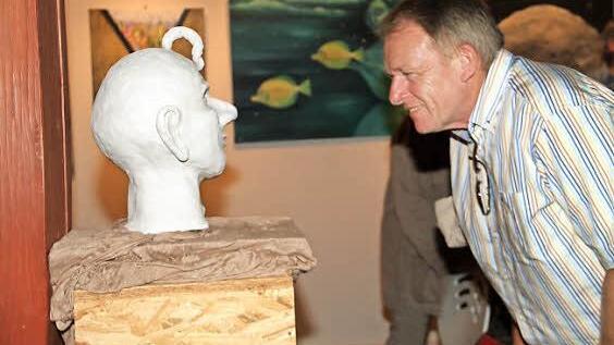 Auf Augenhöhe mit "Kairos", einem Werk von Birgid Röder