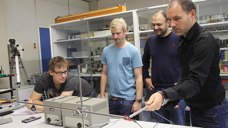 Praktische Ausbildung für angehende Physiklehrer an der Realschule Kulmbach. Foto: Dagmar Besand