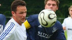 René Wolf (links), hier 2008 im Trikot seines Heimatvereins ATS Wartenfels, wechselt als Spielertrainer vom FC Seibelsdorf zum SV Motschenbach. Foto: Archiv/Monika Limmer