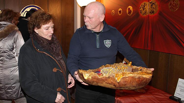 Besucher beim Fachsimpeln Foto: Carmen Schwind