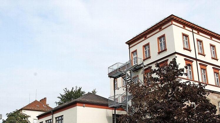 Über 5400 junge Menschen starten heute in Stadt und Land Kulmbach - hier die Obere Schule - ins neue Schuljahr 2017/18.  Foto: Lena Müller