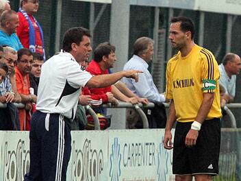Heute Abend sind die Rolle anders verteilt: Während Dieter Kurth (links) für den SC Sylvia Ebersdorf an der Außenlinie im Willi-Schillig-Stadion das Zepter schwingt, hat Bastian Renk die Verantwortung für den VfL Frohnlach. Ob er dabei als Spielertrainer oder "nur" als Trainer agiert, ließ er gestern noch offen. Foto: Archiv