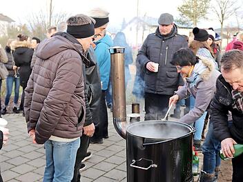 Hans Kuhn und Anne Gunst (v. r.) hatten alle Hände voll zu tun. Foto: Johanna Blum