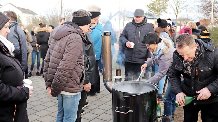 Hans Kuhn und Anne Gunst (v. r.) hatten alle Hände voll zu tun. Foto: Johanna Blum
