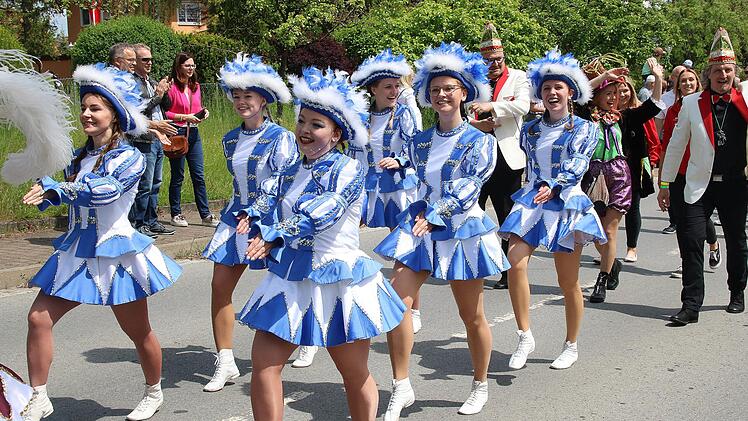 Seine Garde schickte der TSV Rannungen. Aber auch Sportler marschierten  mit. Foto: Dieter Britz