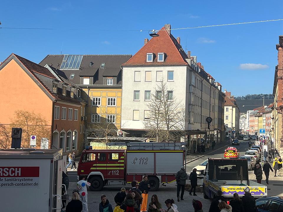 Bei Sonnenschein feierten rund 100.000 Menschen den Fasching